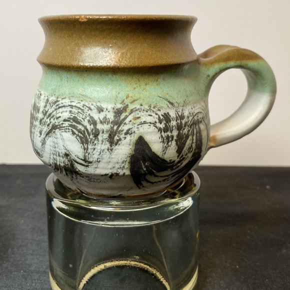 Set of 5 Artist Signed Pottery Mugs - Picture 4 of 7